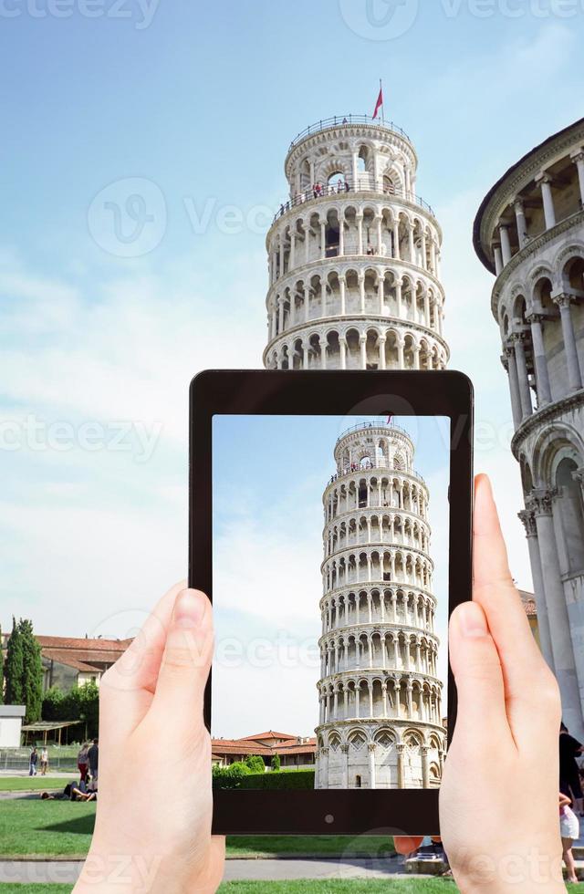turista assunzione foto di pendente Torre di pisa