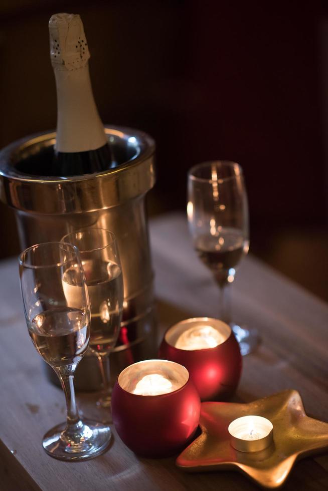Champagne su un' di legno tavolo foto
