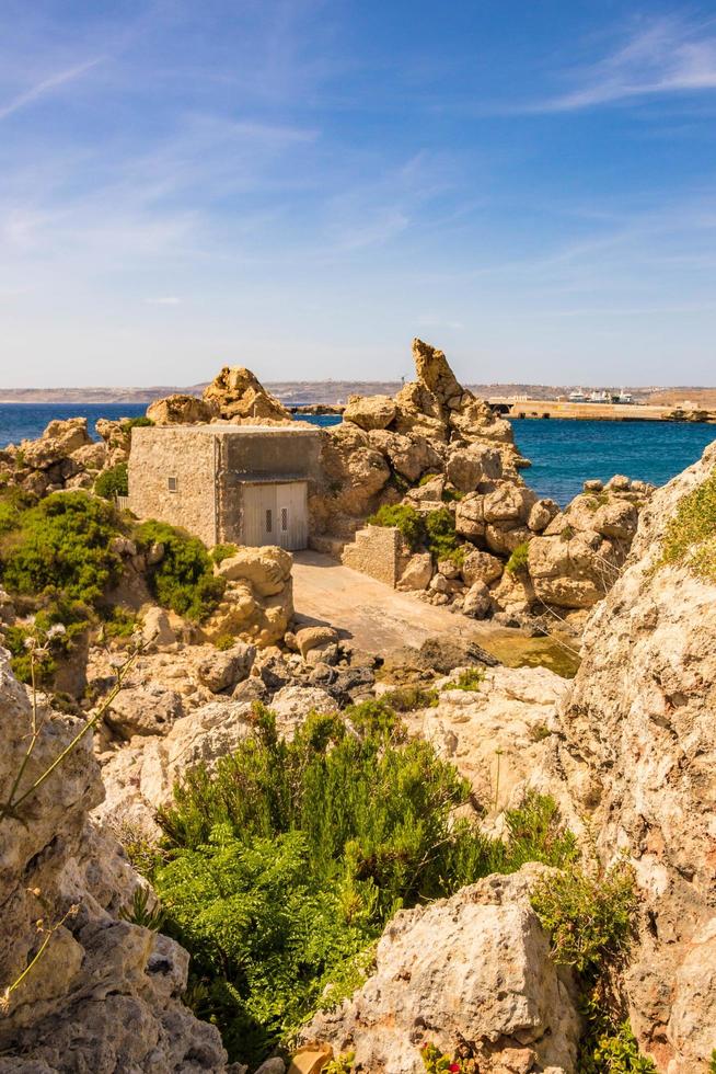 edificio sul lato mare foto