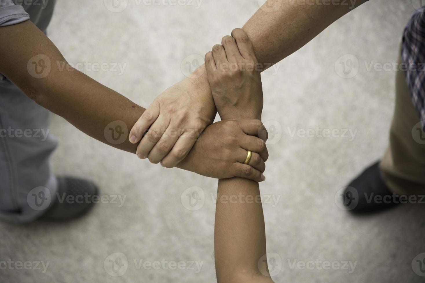 lavoro di squadra di tre persone foto