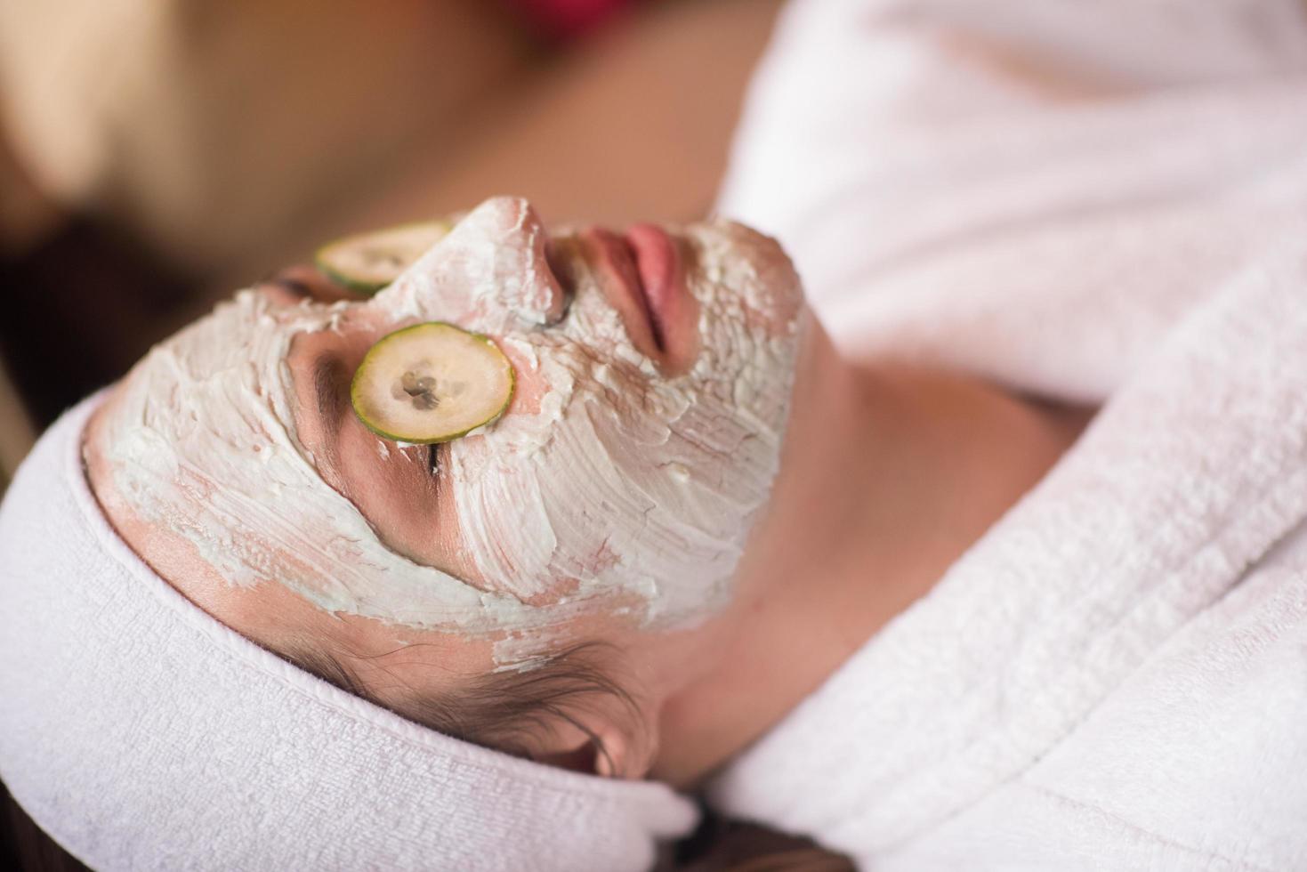 donna è ottenere facciale argilla maschera a terme foto