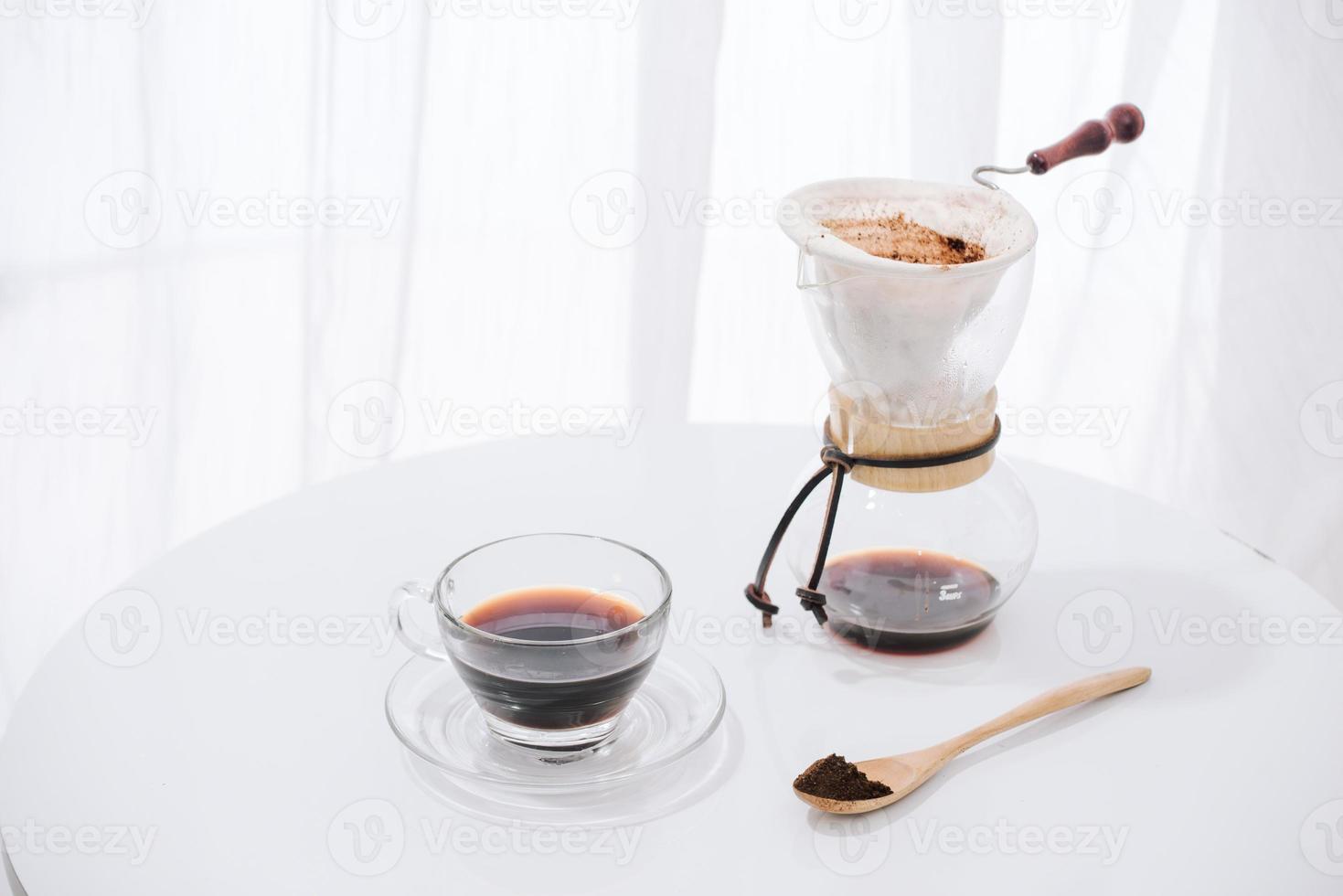 versare al di sopra di gocciolare processi caffè nel retrò filtro effetto con copia spazio per testo foto