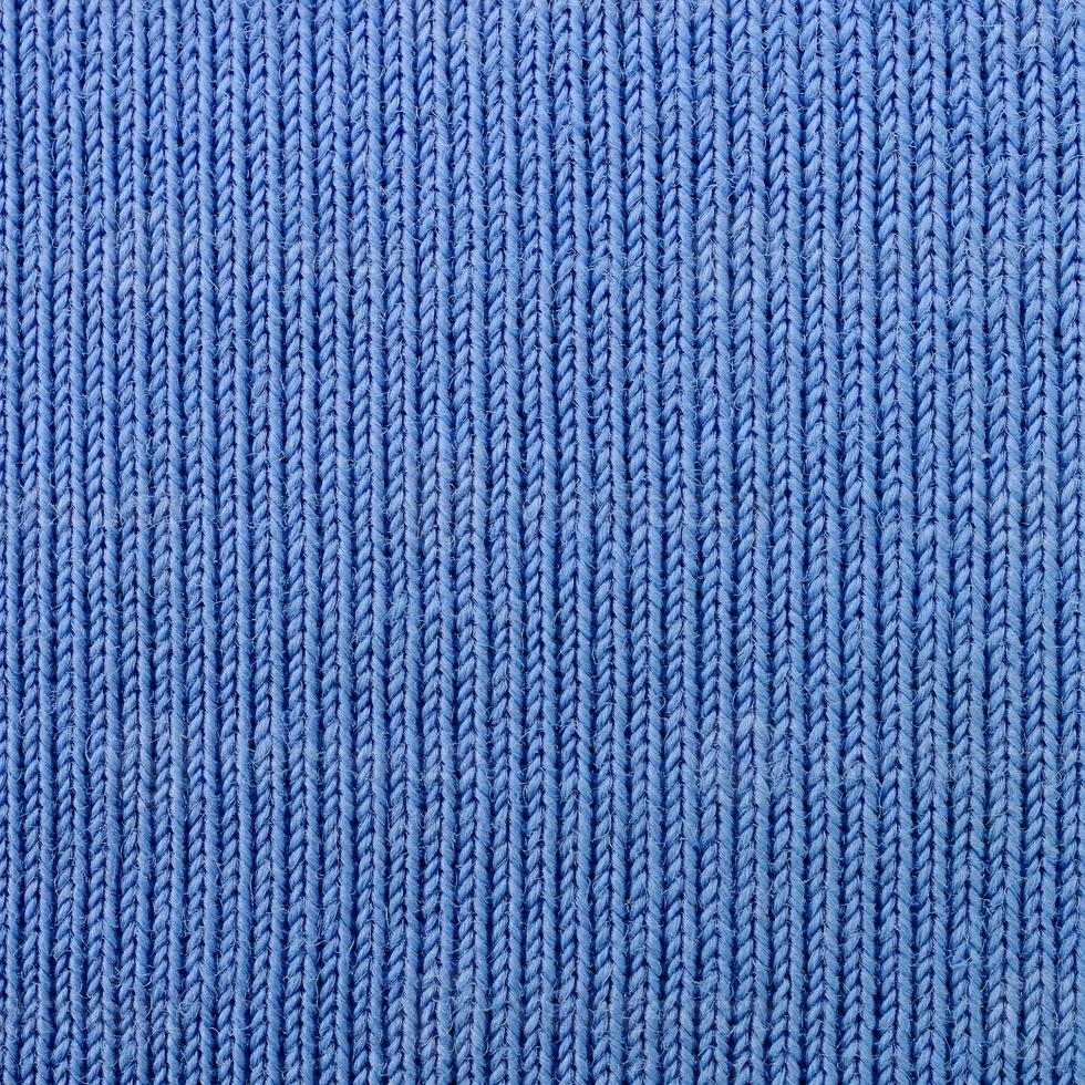 il struttura di il tessuto nel blu colore. Materiale per fabbricazione camicie e camicette foto