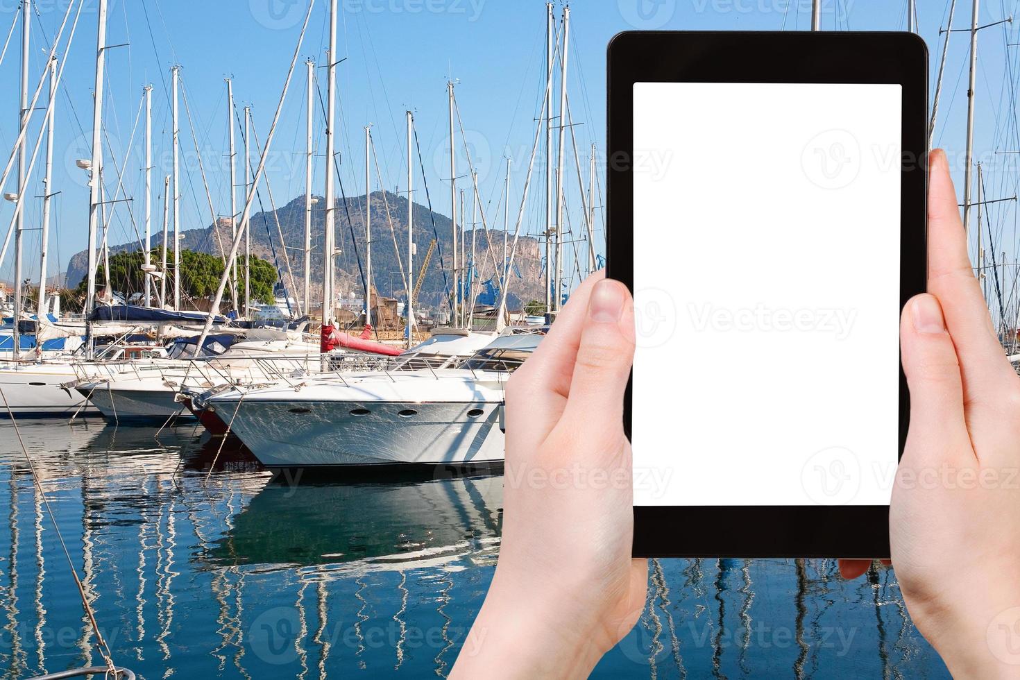 turista fotografie yachts e Barche nel vecchio porta