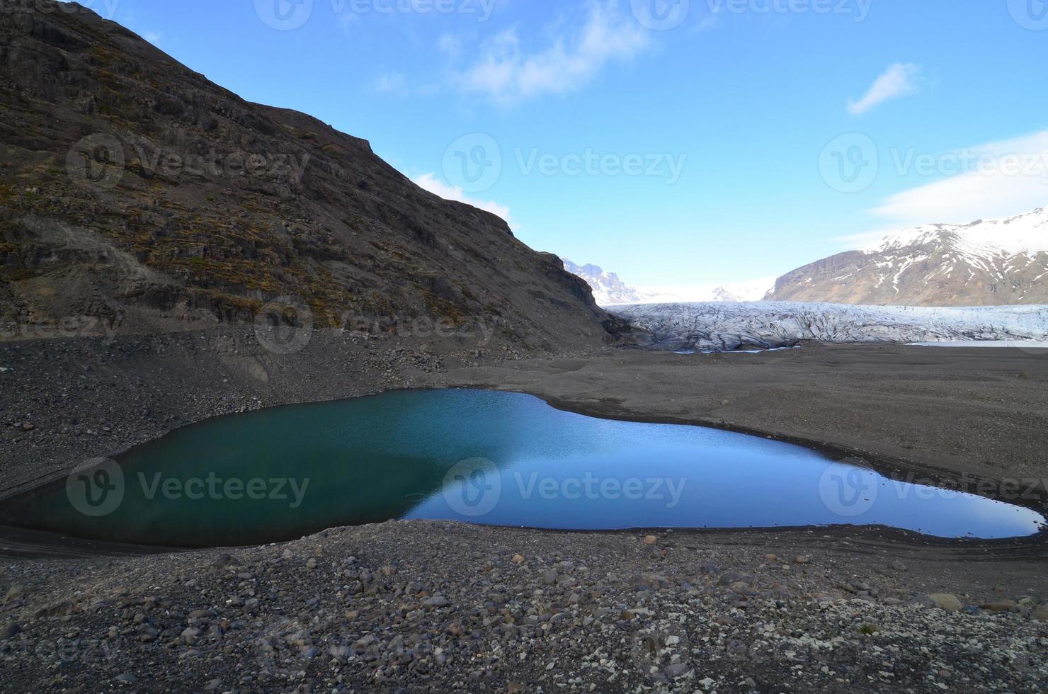 fuso glaciale stagno a un' alto elevazione nel Islanda foto