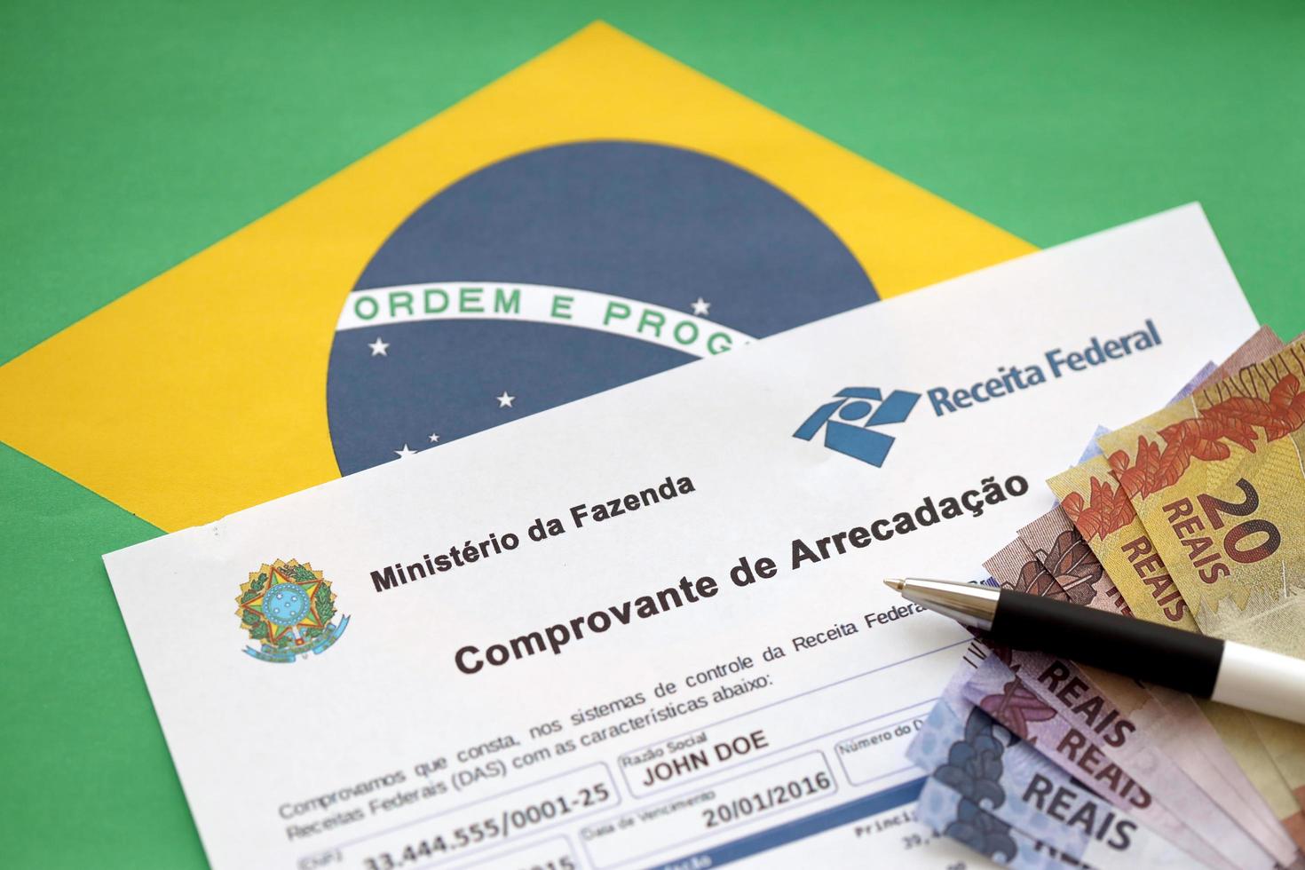 ternopil, Ucraina - Maggio 20, 2022 compromettente de arrecadacao - prova di collezione rapporto con brasiliano Receita federale logo. Receita federale è brasiliano federale reddito servizio agenzia foto