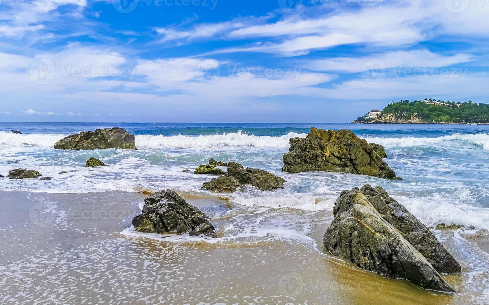 estremamente enorme grande surfer onde a spiaggia puerto escondido Messico. foto