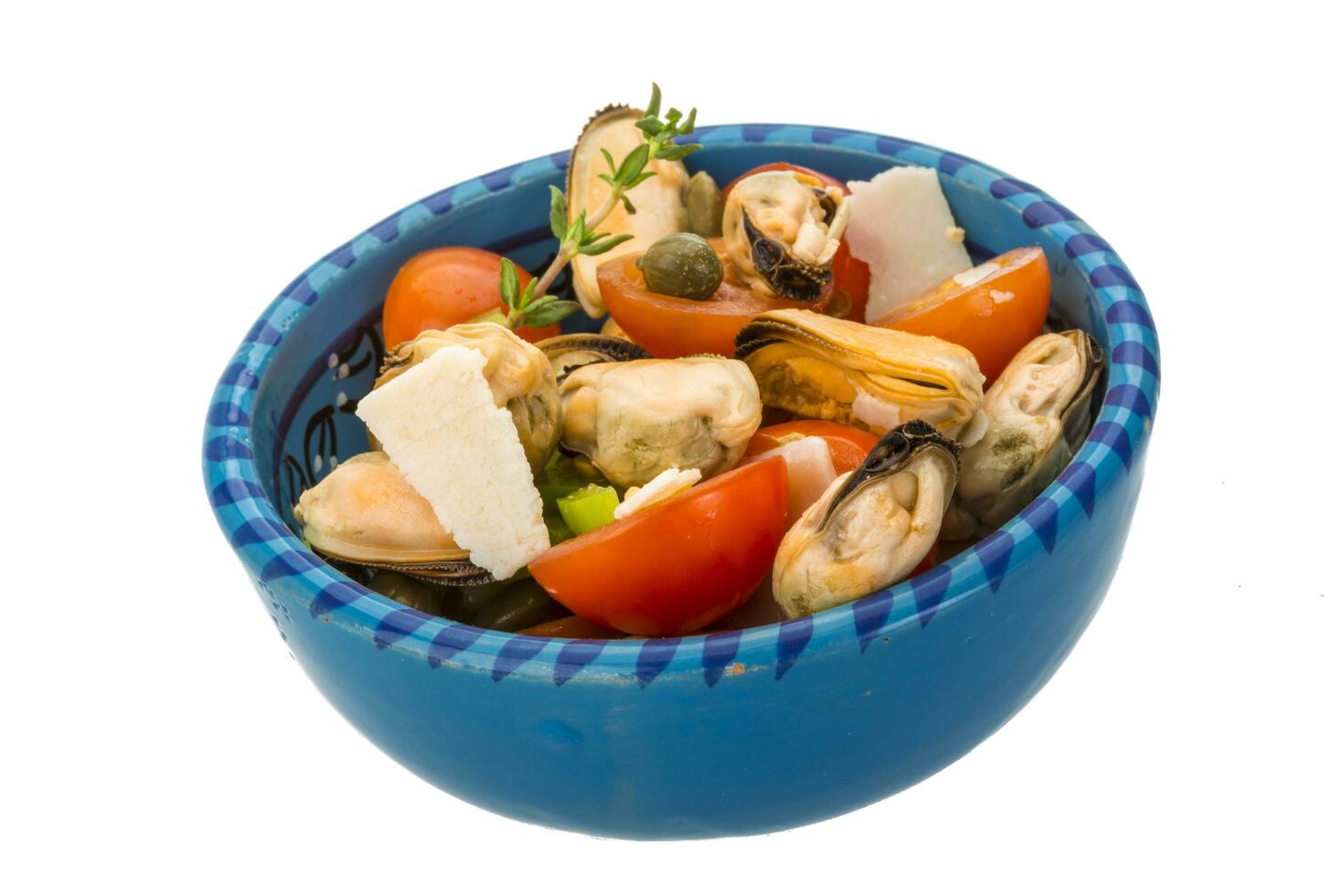 insalata di cozze su bianco foto