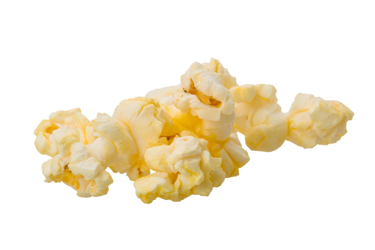 popcorn su sfondo bianco foto