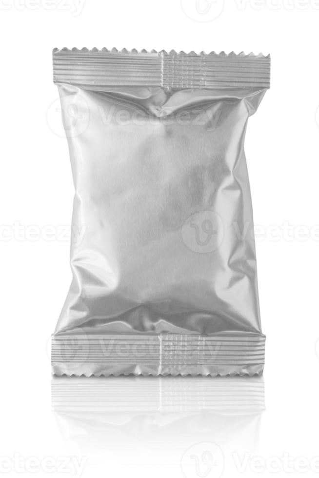 vuoto alluminio Foglio plastica marsupio Borsa bustina confezione modello isolato su bianca sfondo con ritaglio sentiero foto