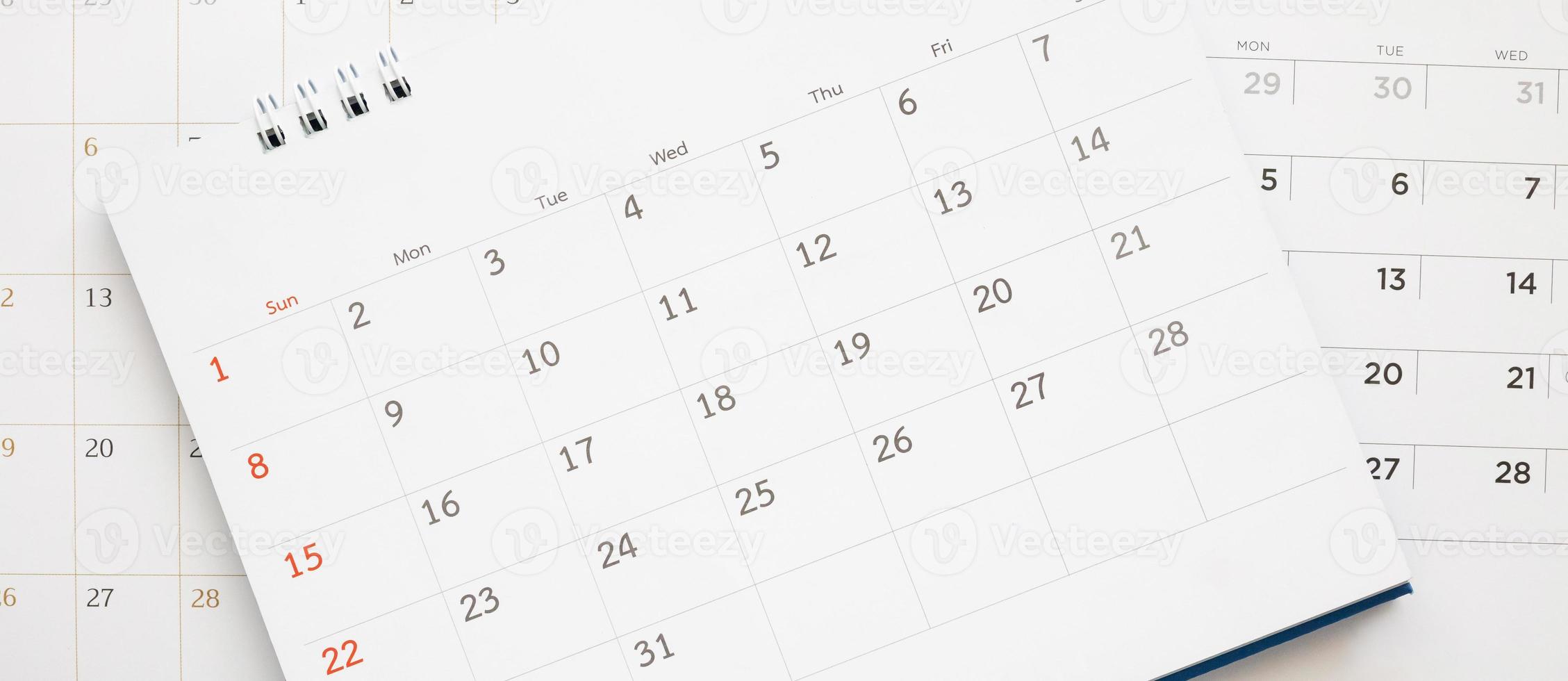 calendario pagina vicino su su blu sfondo attività commerciale pianificazione appuntamento incontro concetto foto