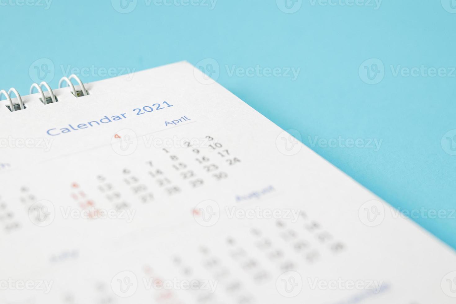 2021 calendario pagina su blu sfondo attività commerciale pianificazione appuntamento incontro concetto foto