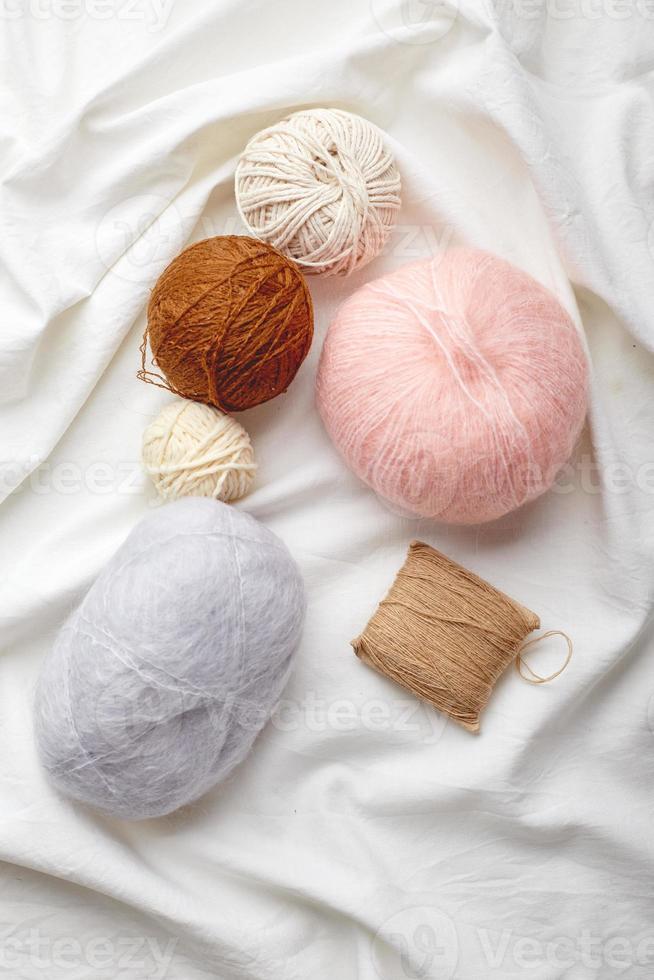 palle di lana e mohair per maglieria nel pastello colori foto