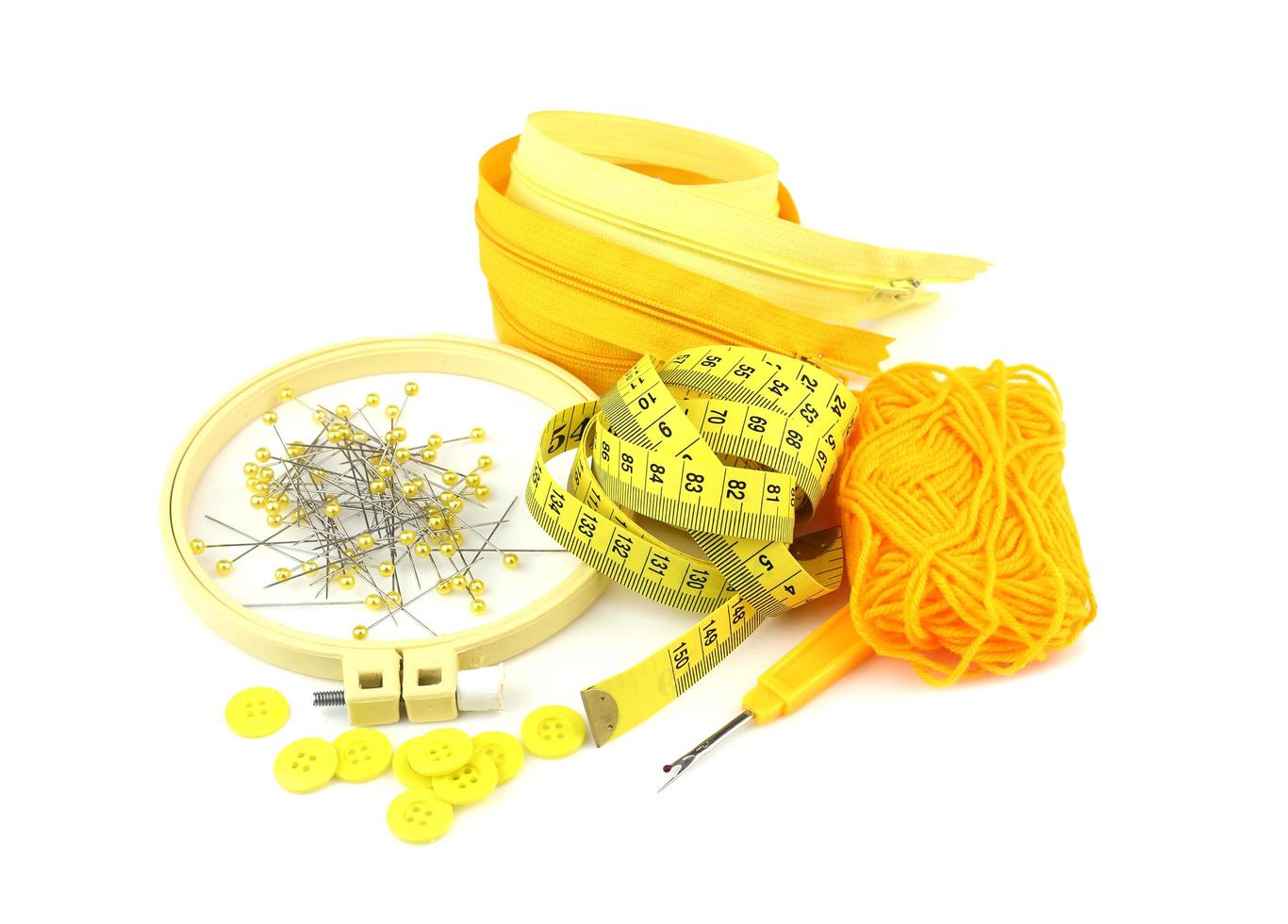 giallo spilla, bottone, filato, cerniera e cucire utensili foto