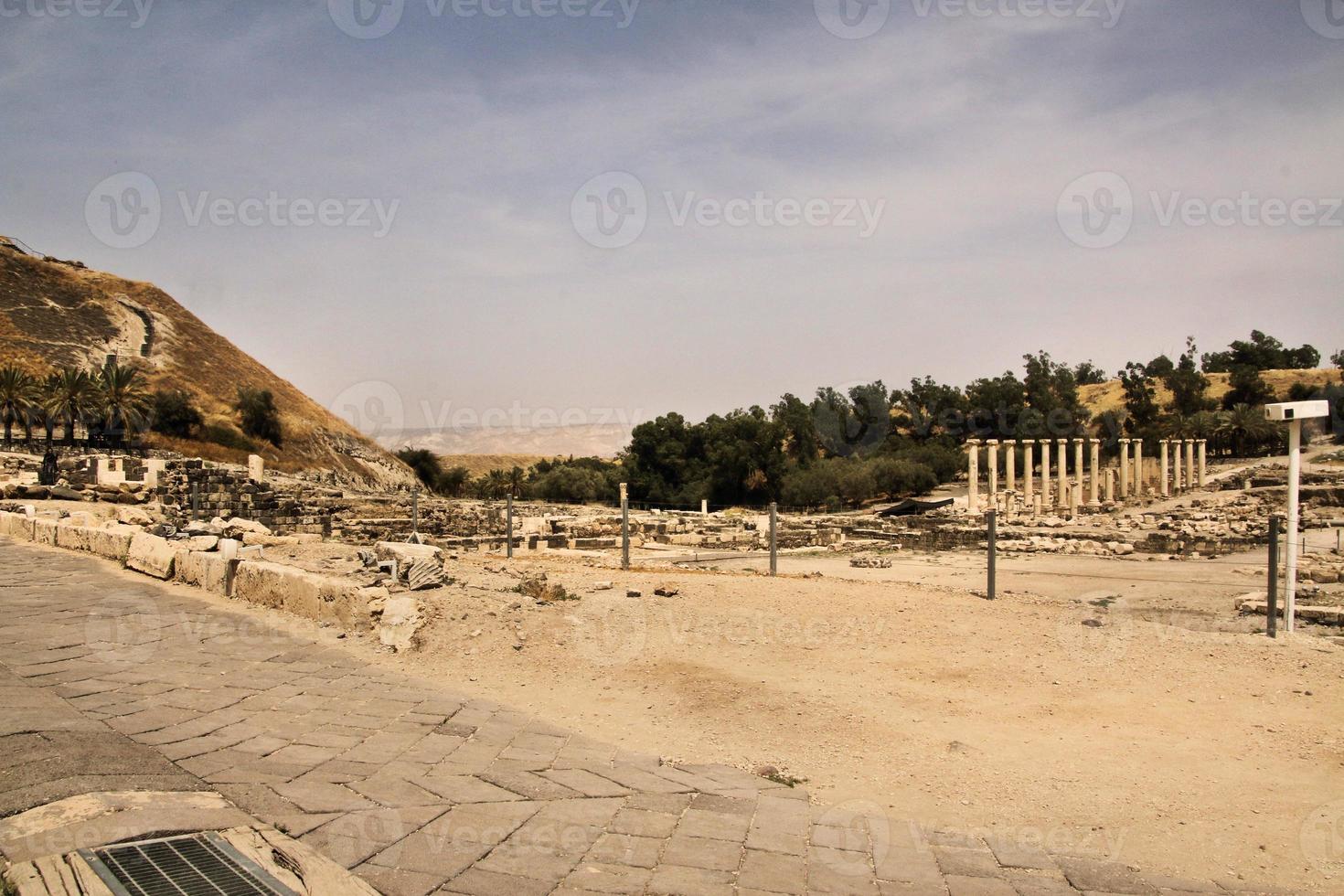 un' Visualizza di il vecchio romano cittadina di beh shean nel Israele foto