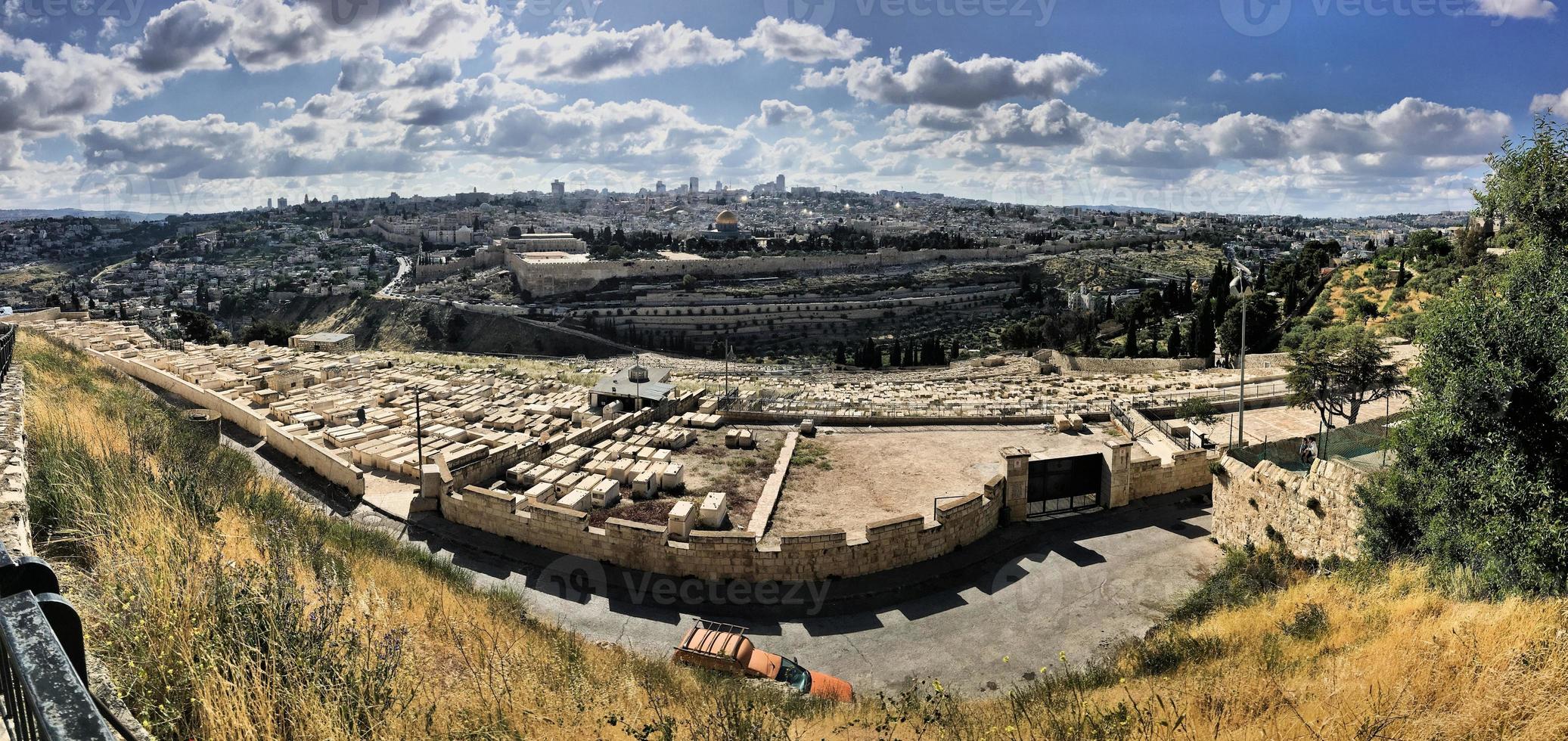 un' Visualizza di Gerusalemme a partire dal il montare di olive foto