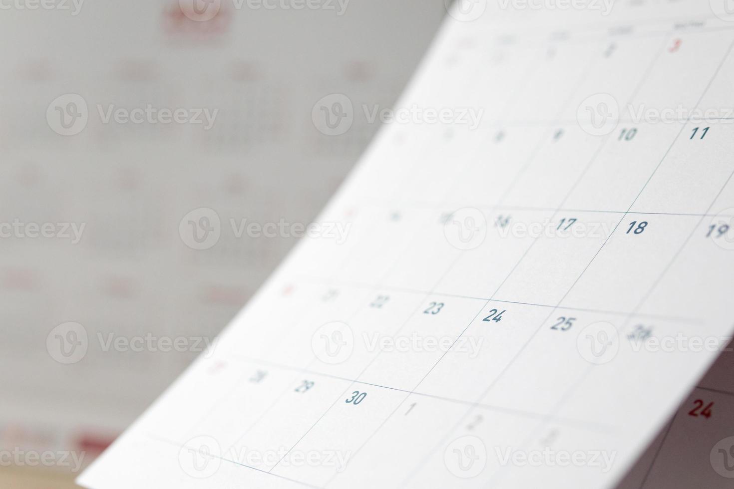 astratto sfocatura calendario pagina capovolgimento foglio vicino su sfondo attività commerciale programma pianificazione appuntamento incontro concetto foto