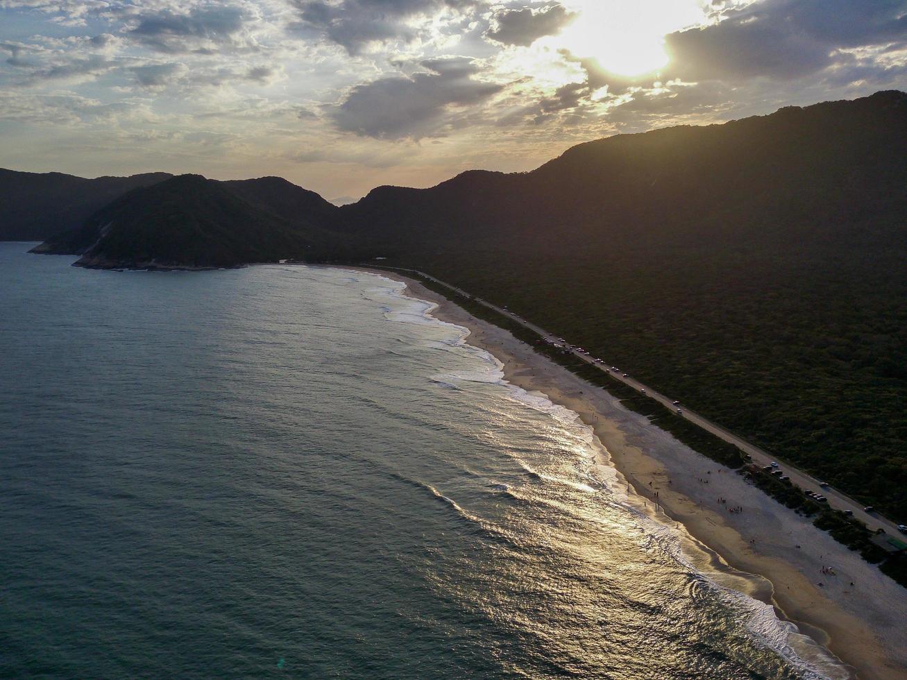 rio de janeiro, rj, brasile, 2022 - aereo Visualizza di grumari spiaggia, uno di il più selvaggia spiagge nel rio de janeiro foto