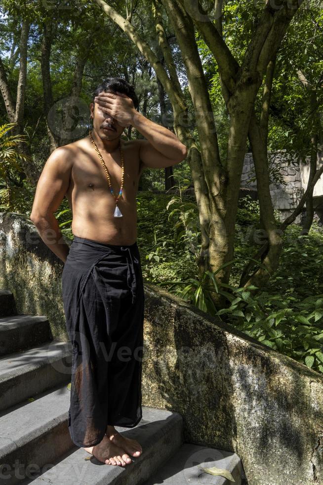 yoga meditazione all'aperto. raggiante Sette tutti chakra. uomo pratica yoga, Messico, gualdjara foto