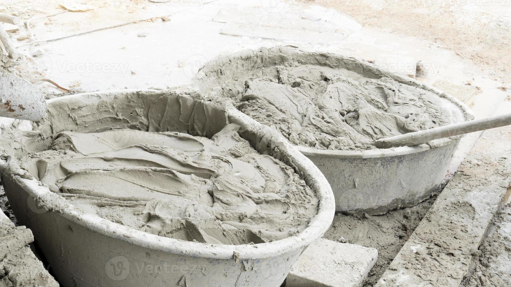 costruzione sfondo di. bene liquido cemento su cemento miscelatore camion. foto