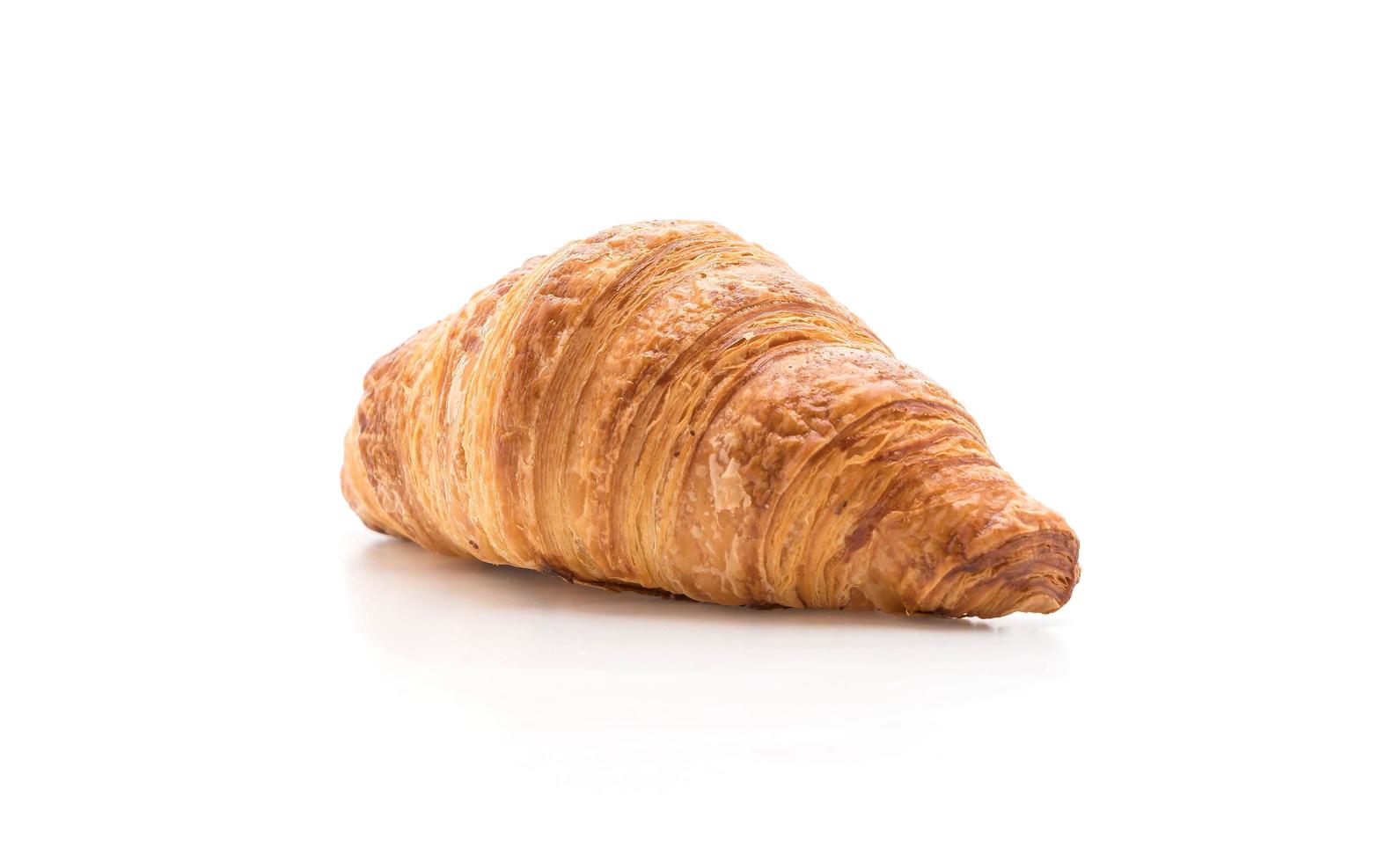 croissant al burro su uno sfondo bianco foto