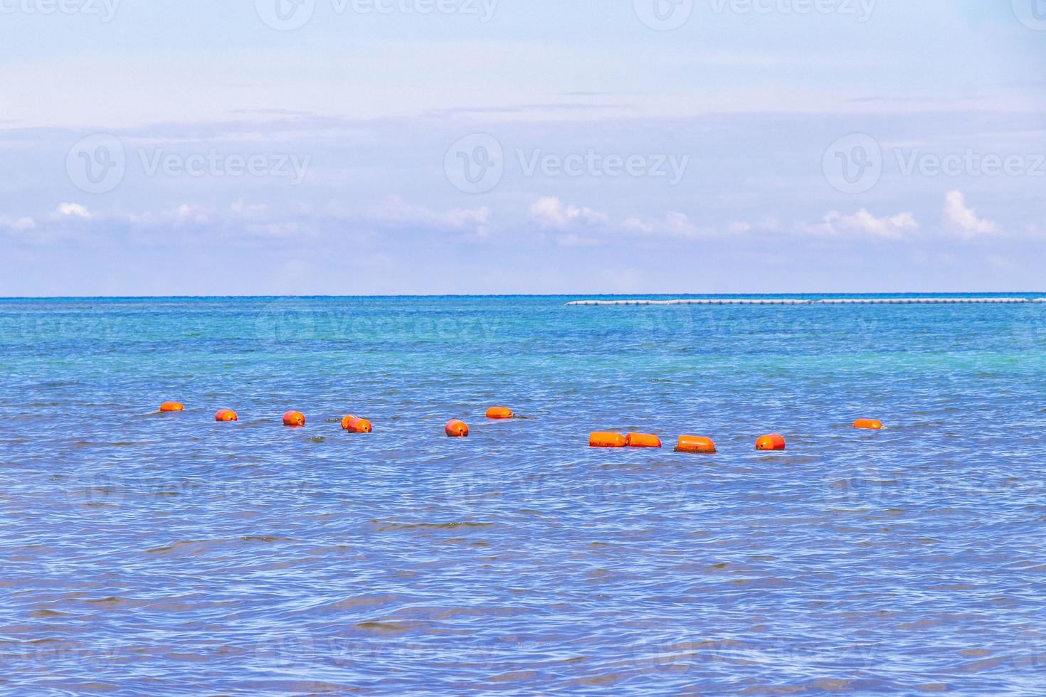 blu acqua onde e oceano con boa e corde Messico. foto