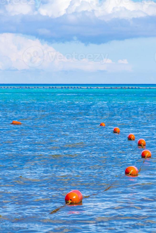 blu acqua onde e oceano con boa e corde Messico. foto