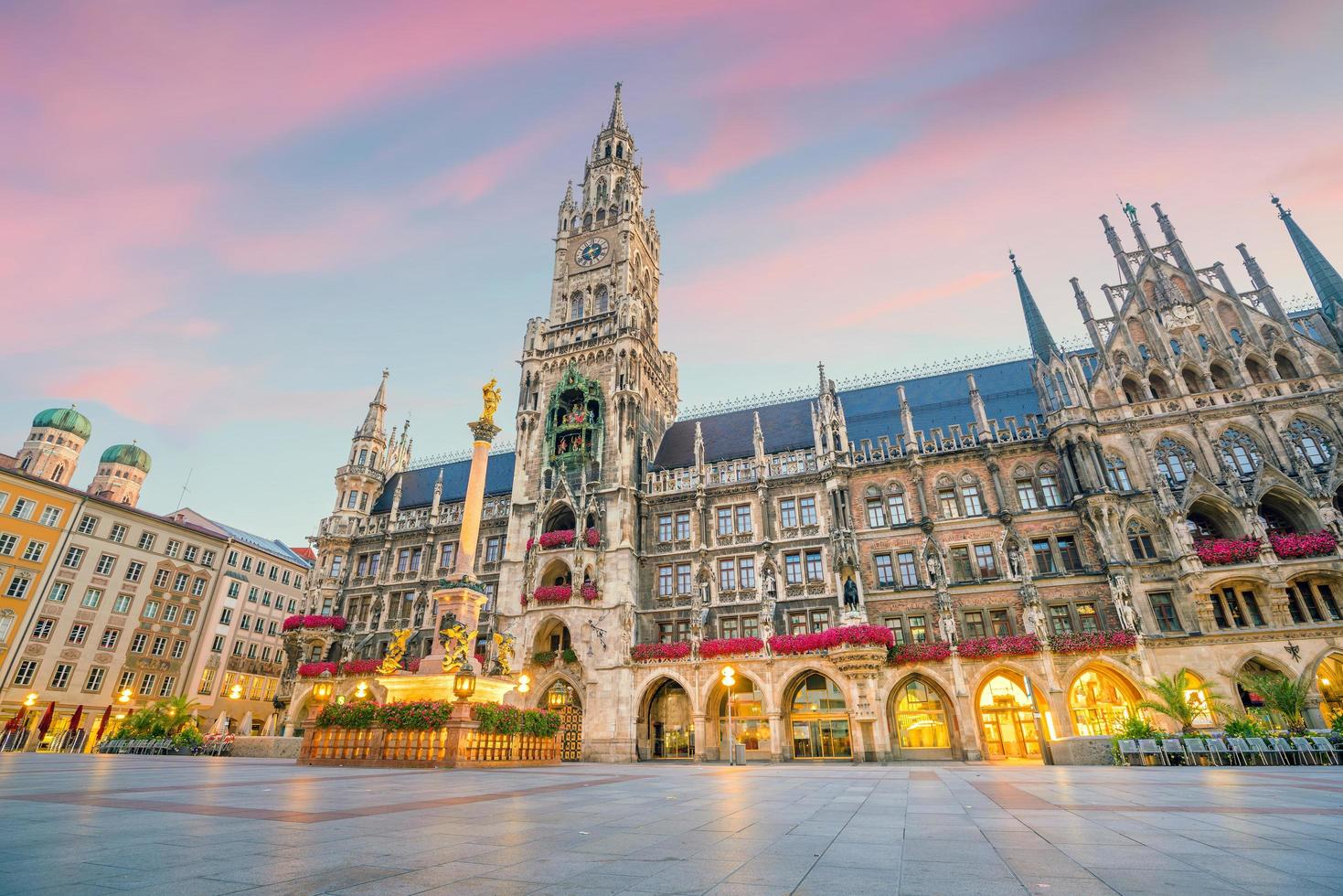 monaco di baviera con il municipio di marienplatz foto