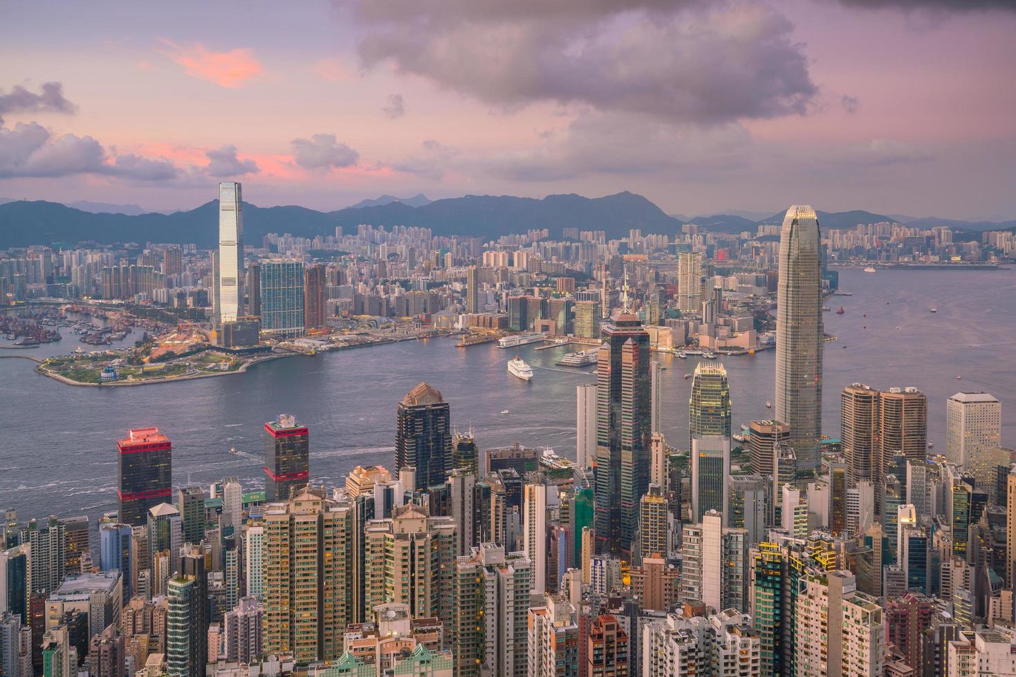 porto di victoria e tramonto di hong kong foto