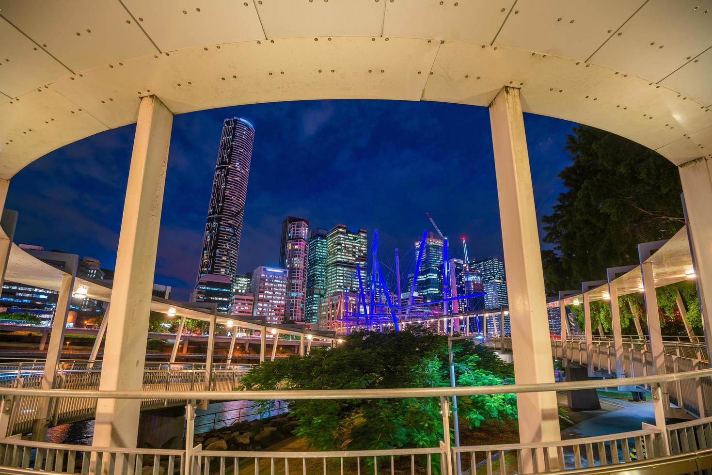 skyline della città di brisbane al crepuscolo foto