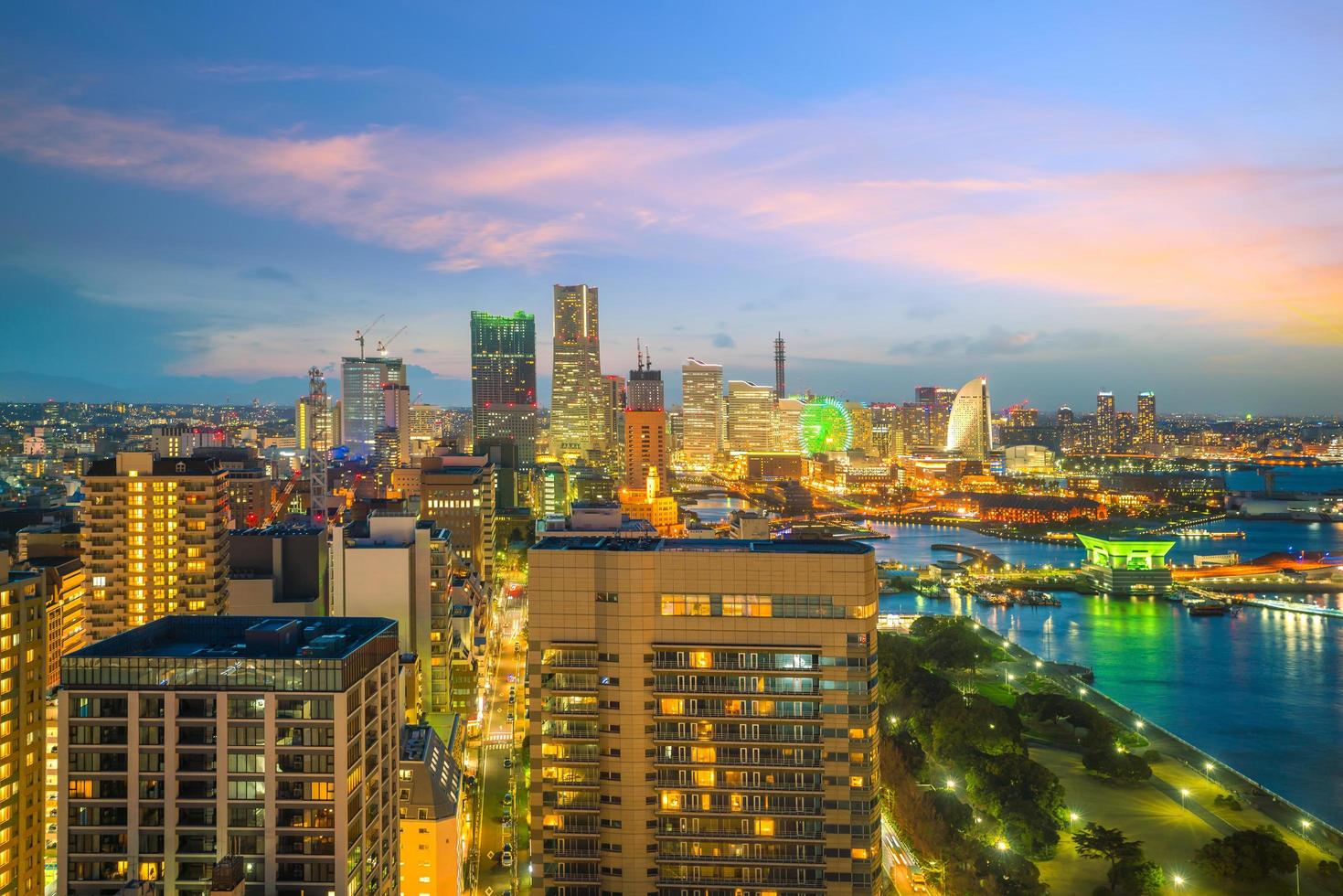 skyline della città di yokohama foto