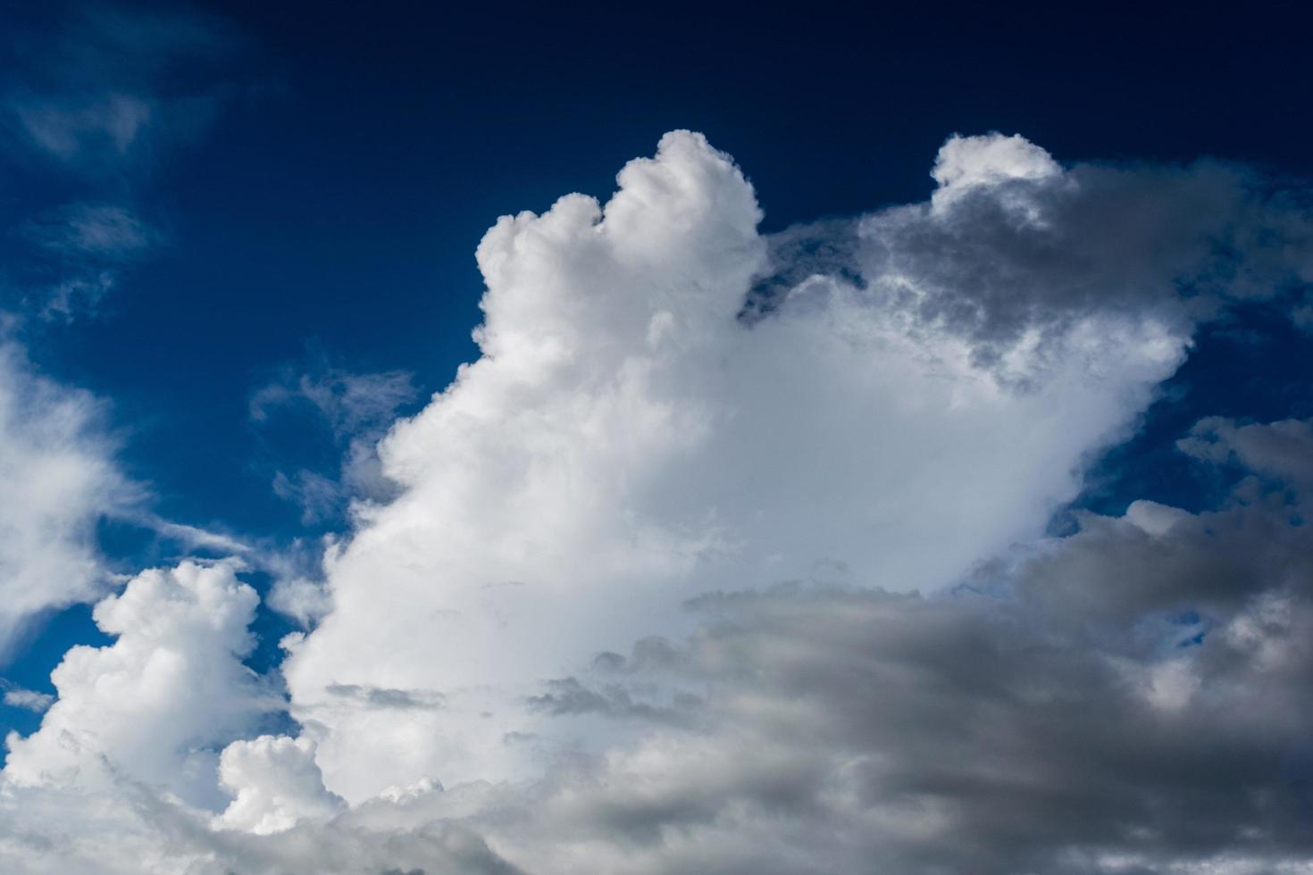 grande cielo nuvoloso foto