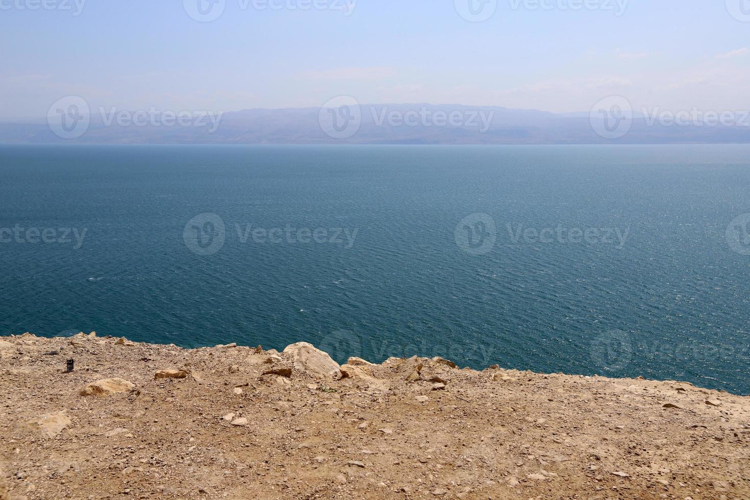 natura e paesaggi di il mortalmente salato mare. foto