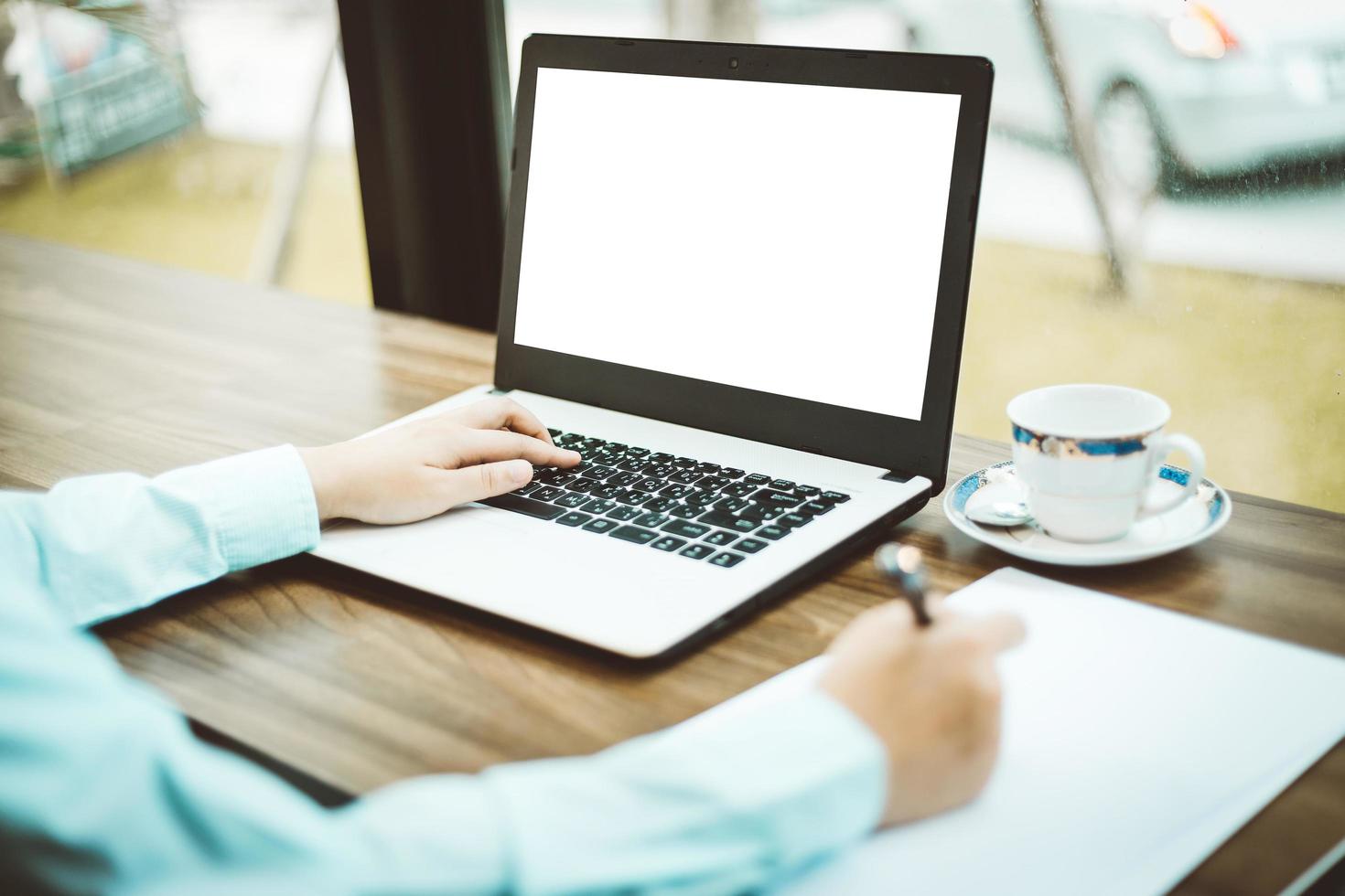 primo piano di un professionista al lavoro foto