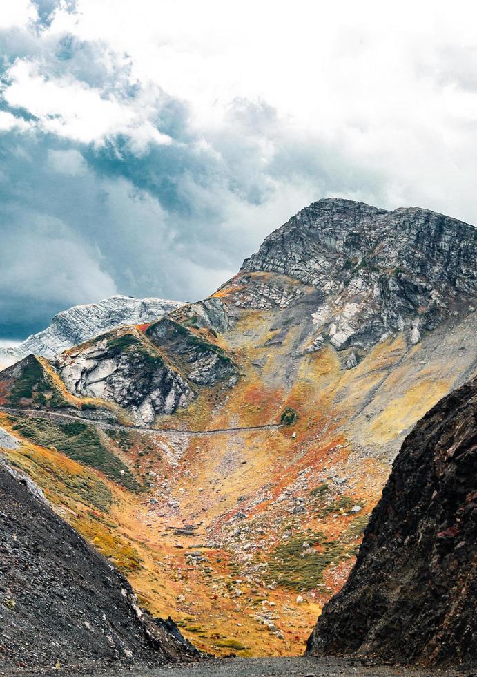 montagne colorate d'autunno foto