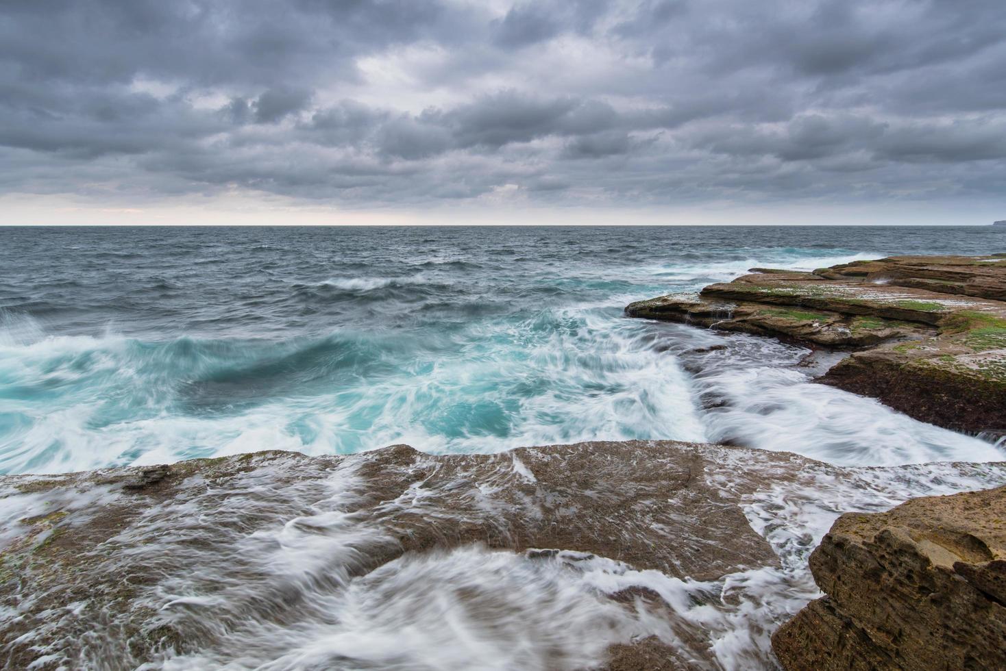 lunga esposizione del mare a Sydney, in Australia foto