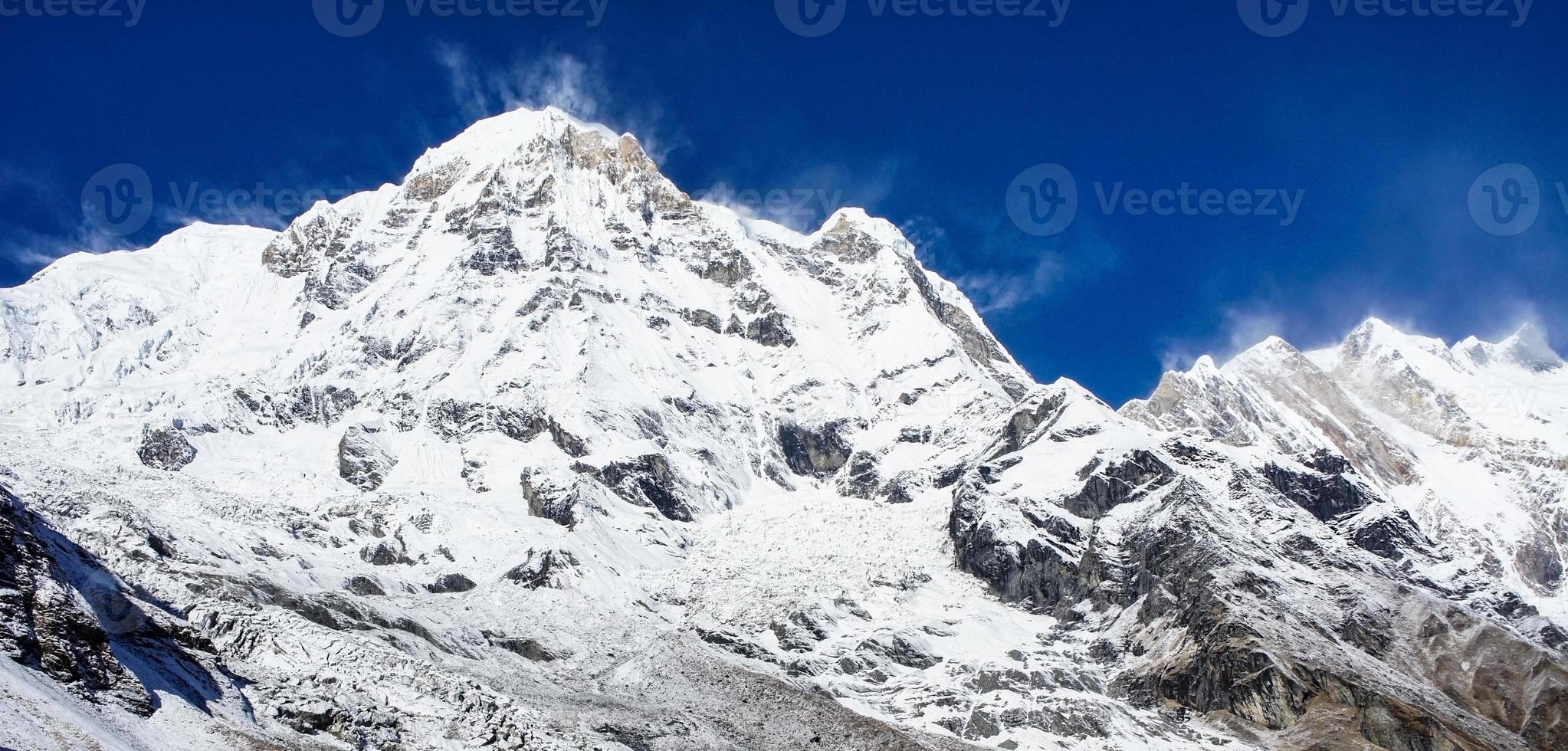 Visualizza di il nepalese montagne a Alba. montagna inverno paesaggio foto