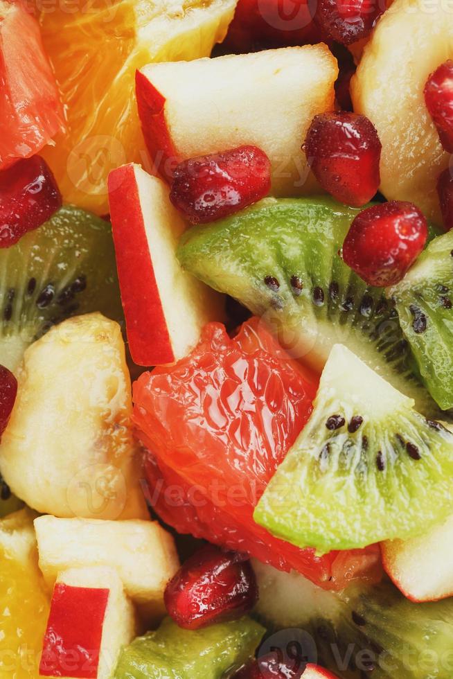 pezzi di raznfh frutta avvicinamento nel pieno schermo, frutta insalata. foto