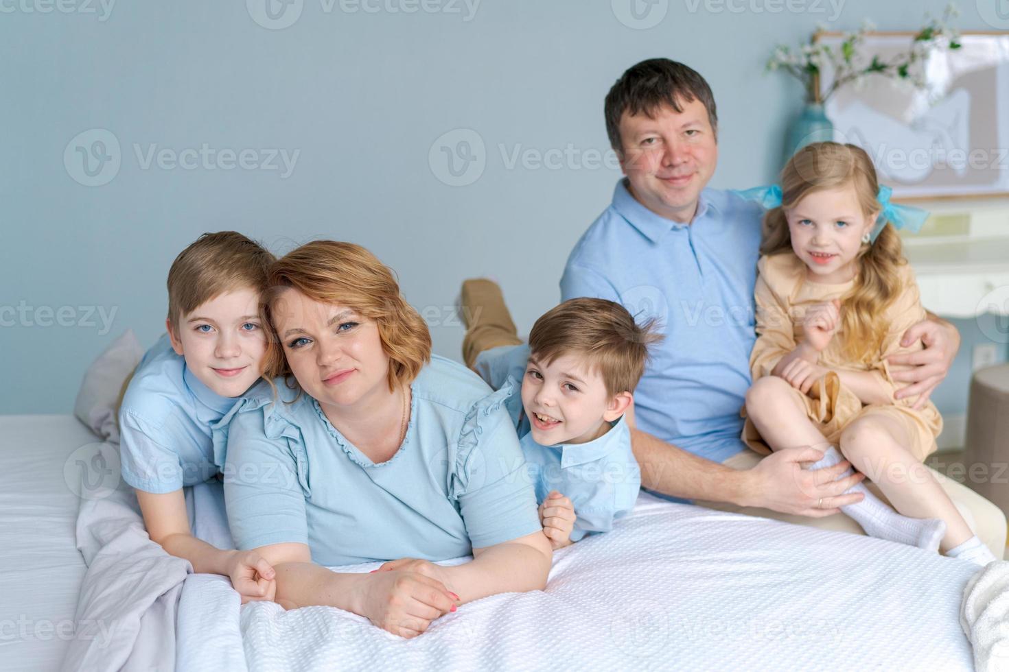 ritratto godendo contento Sorridi amore caucasico famiglia padre e madre, genitori foto