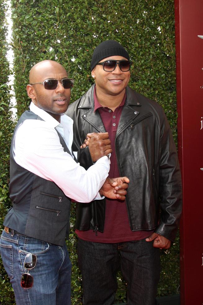 los angeles, apr 13 - romany malco, ll freddo j a il John varsi 11 ° annuale stuart Casa beneficiare a John varsi boutique su aprile 13, 2014 nel ovest hollywood, circa foto