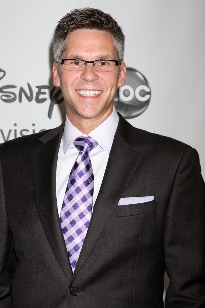 los angeles - luglio 27 - John gallina arriva a il abc tca festa estate 2012 a beverly hilton Hotel su luglio 27, 2012 nel beverly colline, circa foto