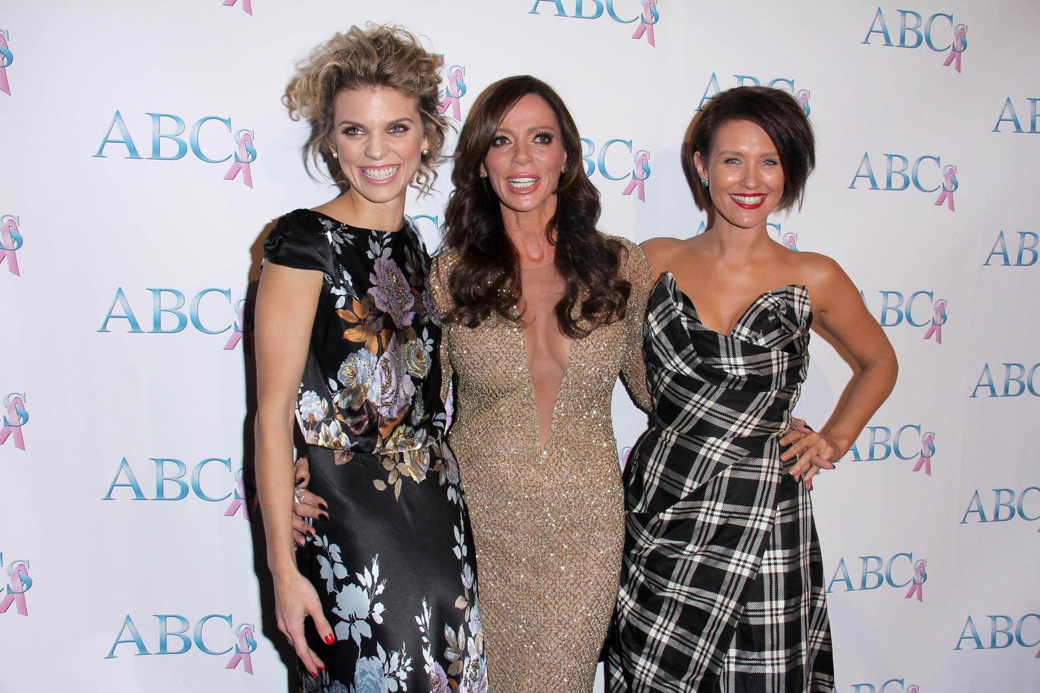 los angeles - nov 22 - annalynne mccord, carlton gebbia, nicky whelan a il abc 25 annuale parlare di il cittadina nero cravatta gala a il beverly hilton Hotel su novembre 22, 2014 nel beverly colline, circa foto