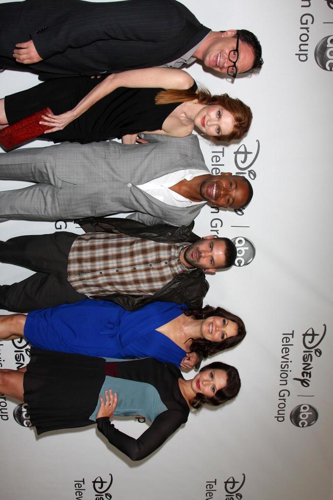 los angeles - luglio 27 - josh malina, darby stanchfield, columbus breve, guillermo diaz, bellamy giovane, katie bassi arriva a il abc tca festa estate 2012 a beverly hilton Hotel su luglio 27, 2012 nel beverly colline, circa foto