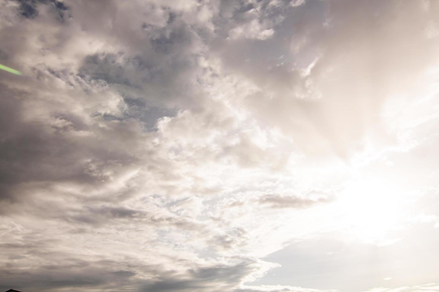 il nero nube quello era formatura un' pioggia nube foto