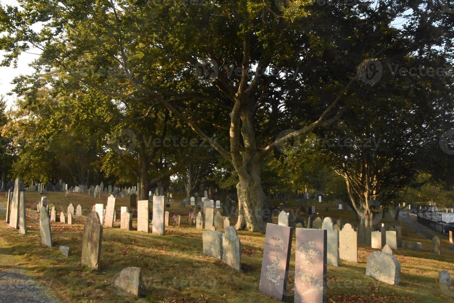 vecchio tomba marcatori nel un' Plymouth cimitero foto