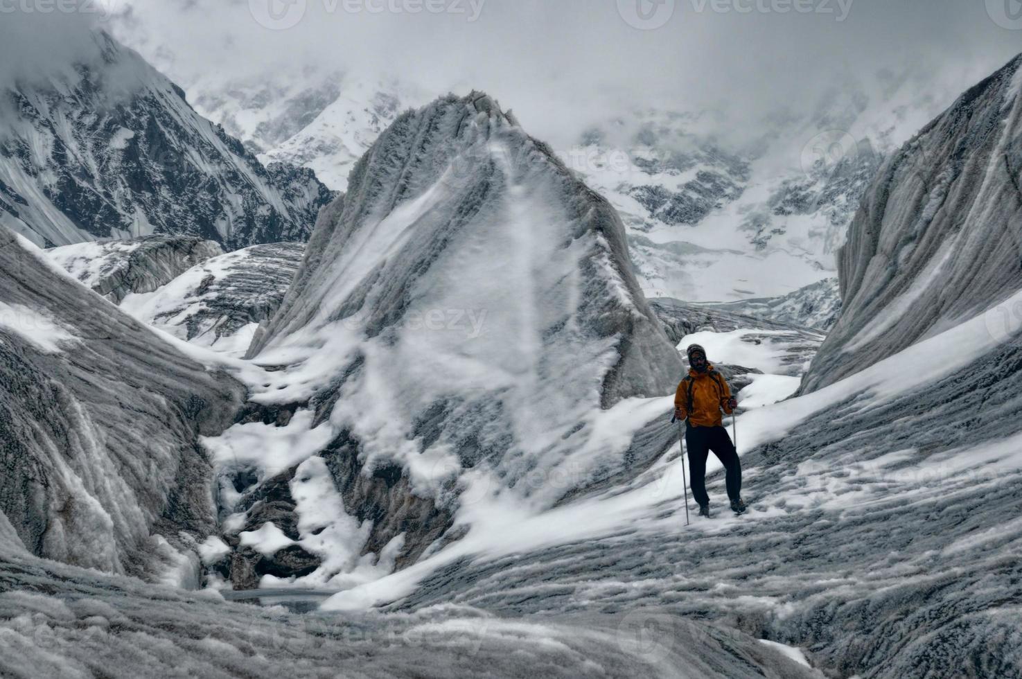 Escursione sul ghiacciaio di Engilchek foto