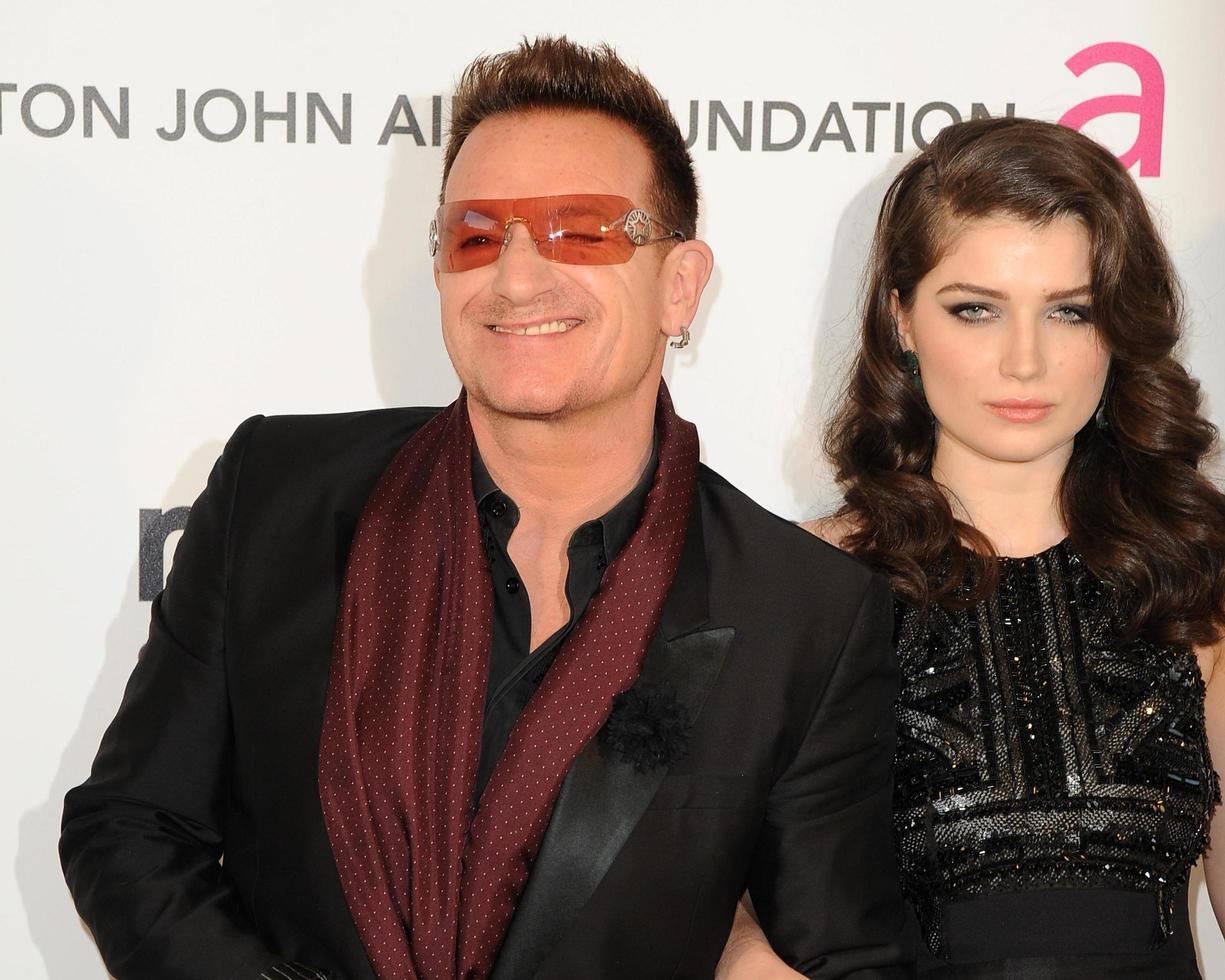 los angeles, feb 24 - bono, vigilia hewson arriva a il elton John AIDS fondazione 21 accademia premi visualizzazione festa a il ovest hollywood parco su febbraio 24, 2013 nel ovest hollywood, circa foto