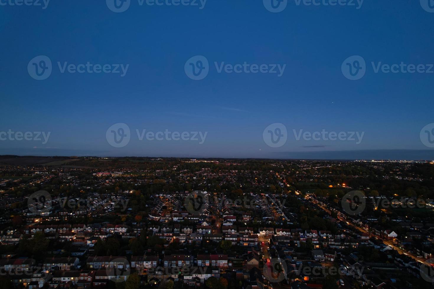 illuminato città, aereo metraggio a notte foto