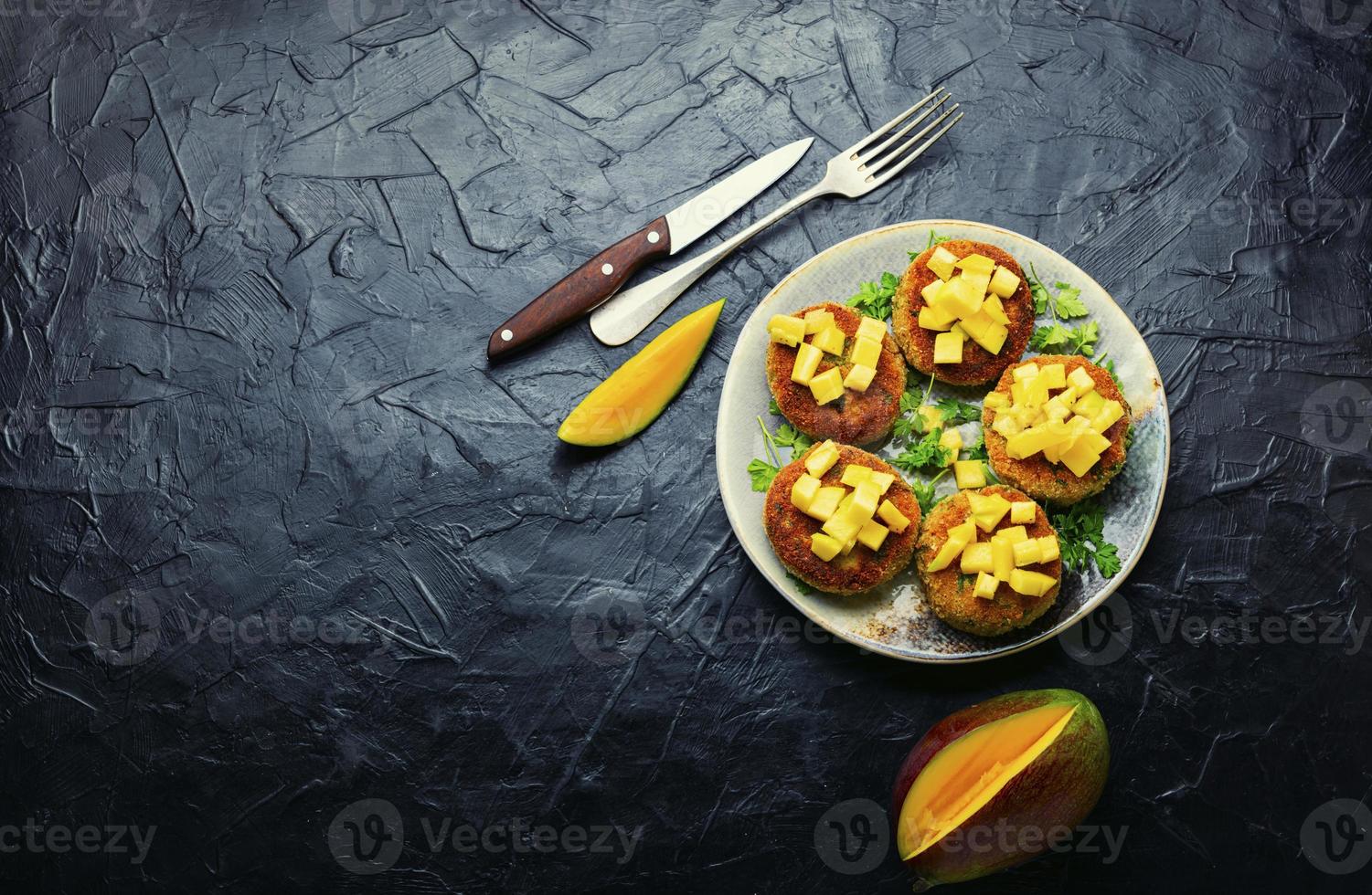vegetariano quinoa hamburger, spazio per testo foto