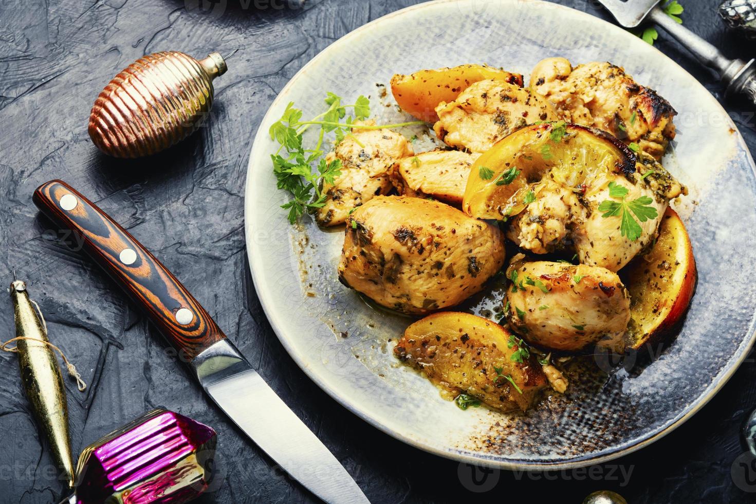 pollo carne al forno con arancia. foto